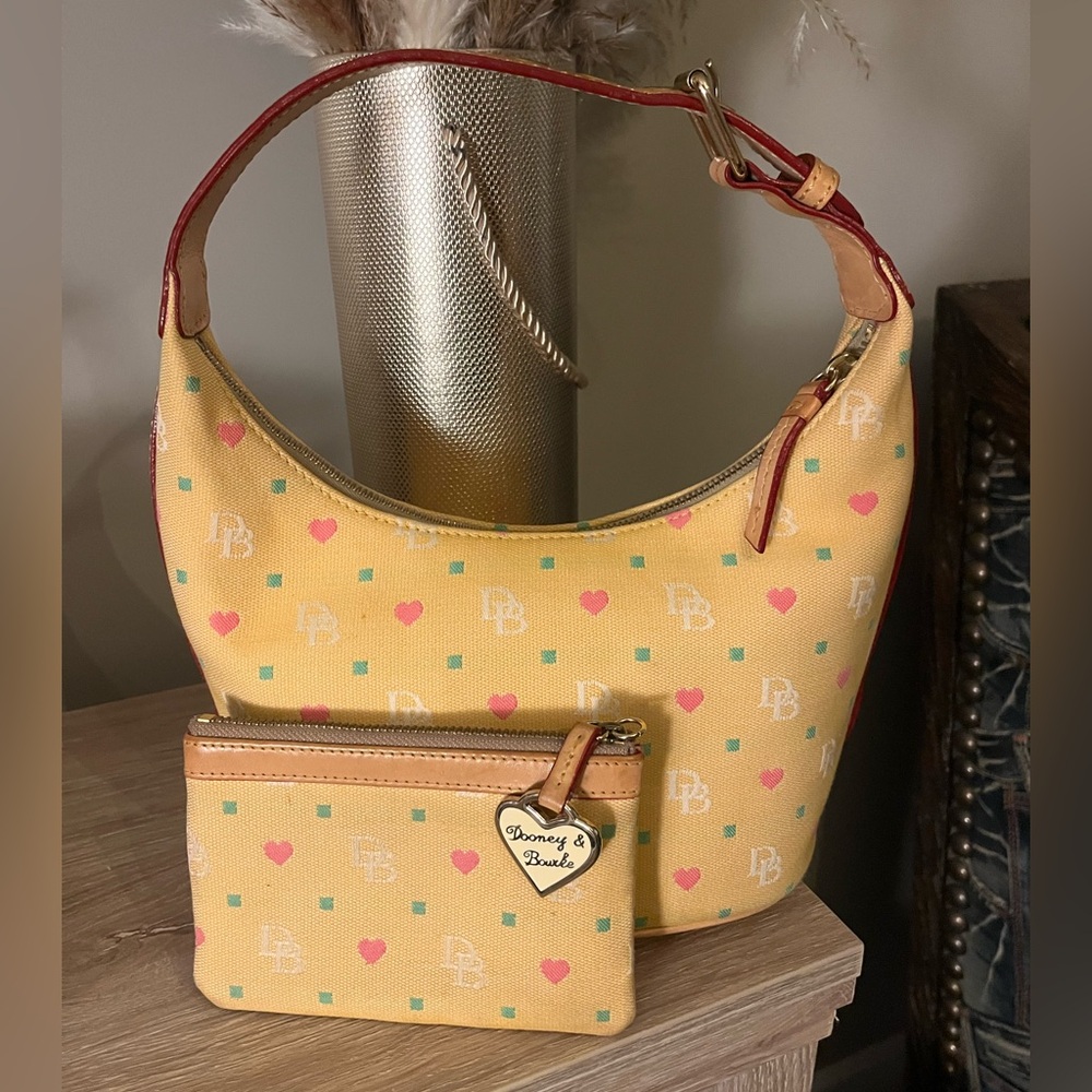 Dooney & Burke Y2K Vintage Bucket Bag with Coin Purse 💛